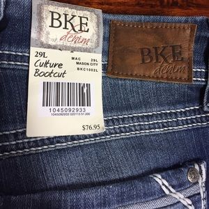 Women’s Buckle Jeans - 29L